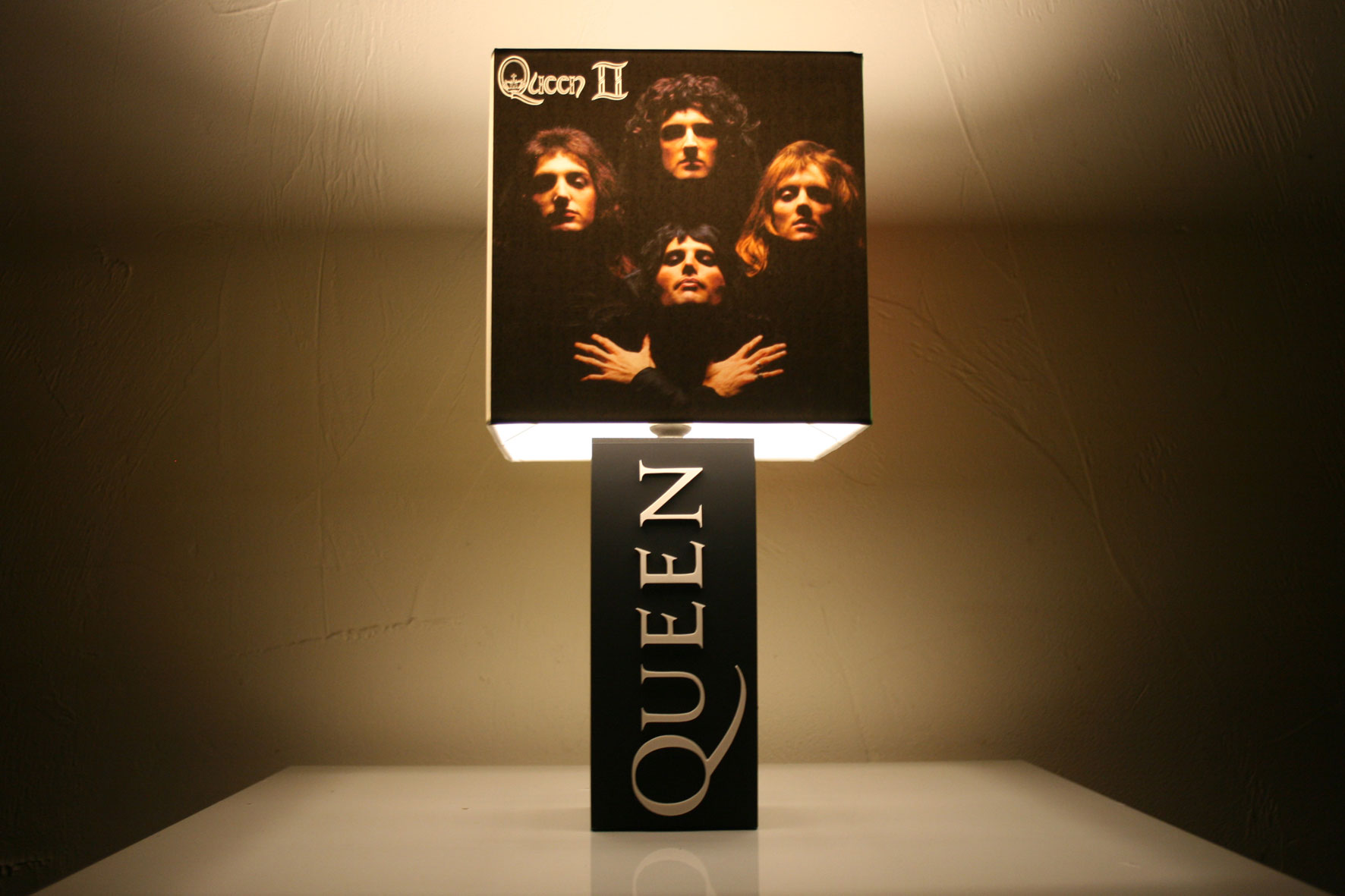 Handmade ‘Queen’ Lamp + Album Cover Shade The Records Ticking